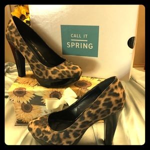 New in box Leopard pumps!